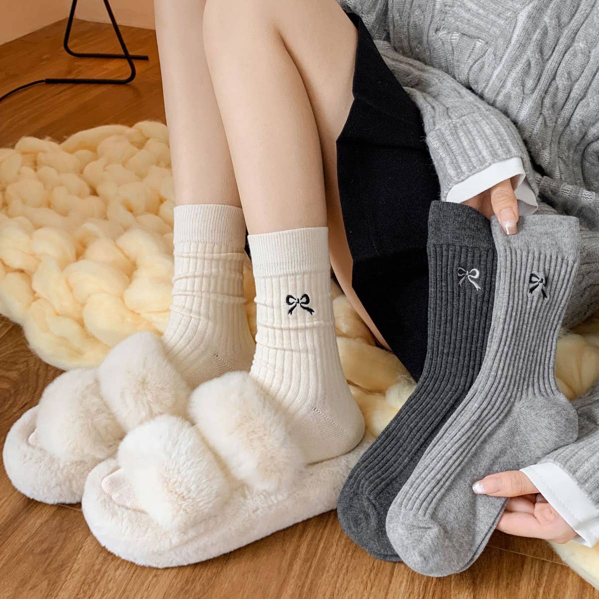 Bow Embroidered Crew Socks