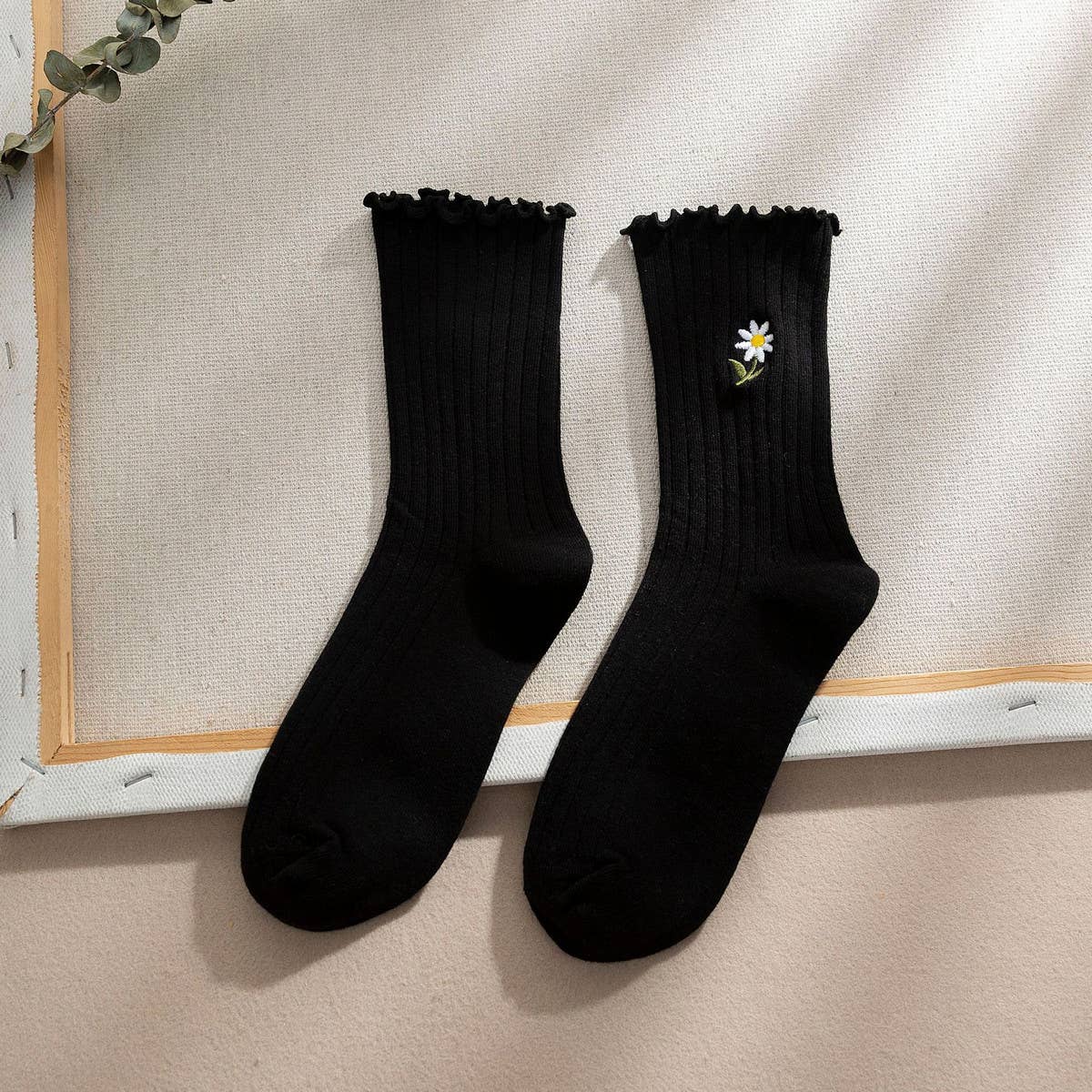 Flower Crew Ruffle Socks