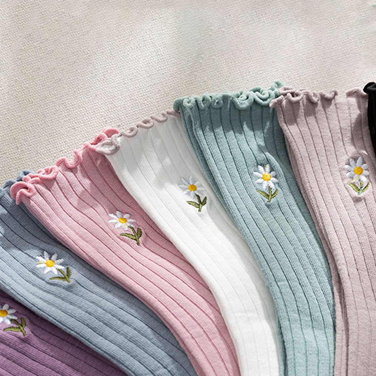 Flower Crew Ruffle Socks