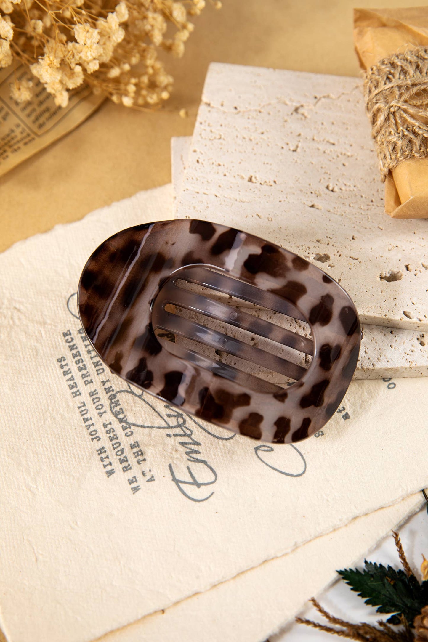 The Easy Wild Hair Clip – Leopard Print Acrylic Oval Claw Clip