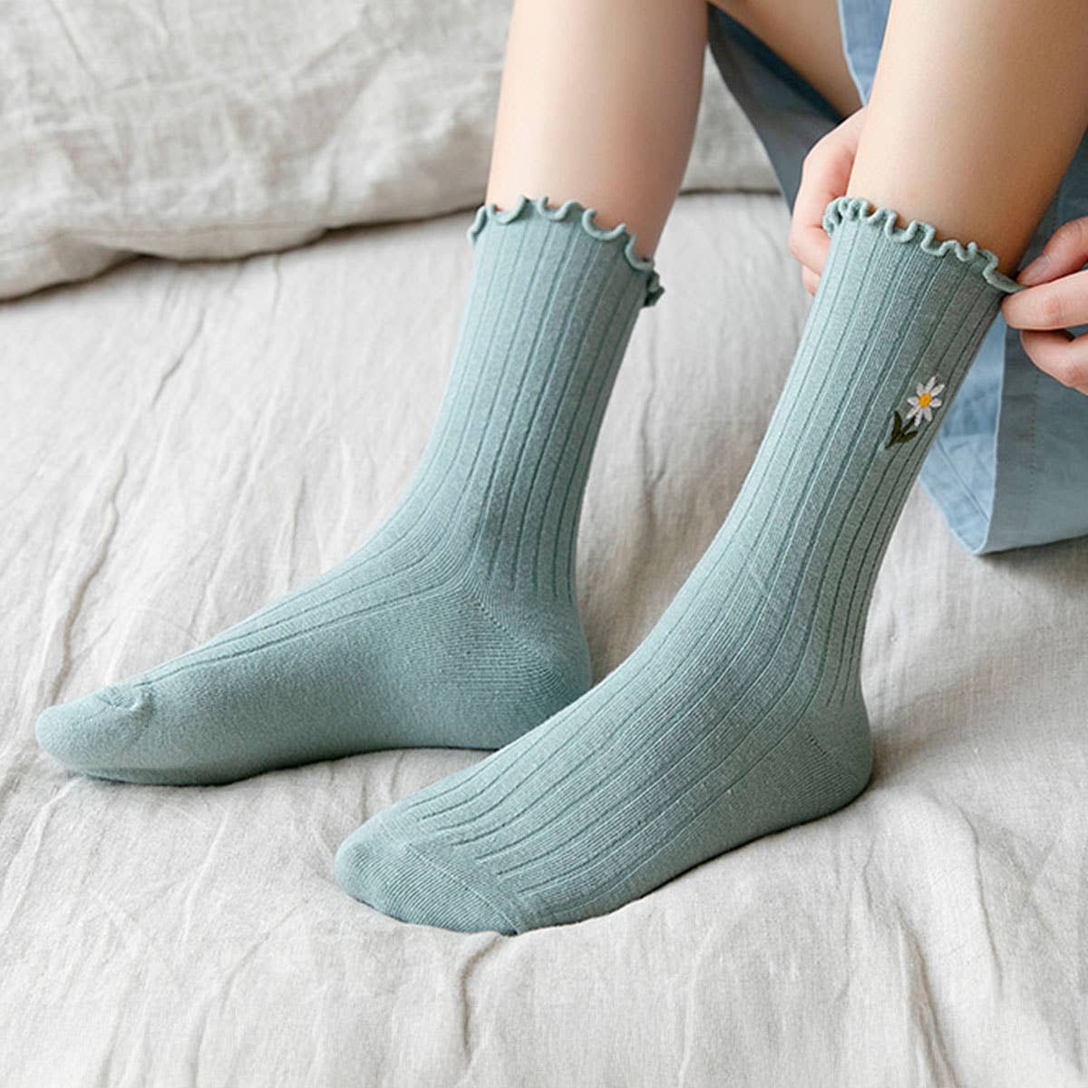 Flower Crew Ruffle Socks