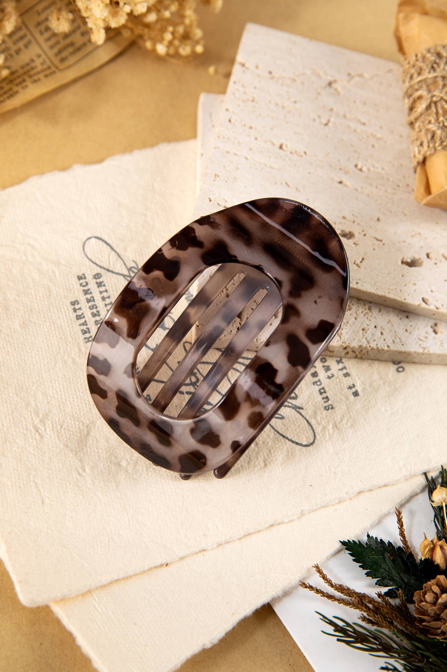 The Easy Wild Hair Clip – Leopard Print Acrylic Oval Claw Clip