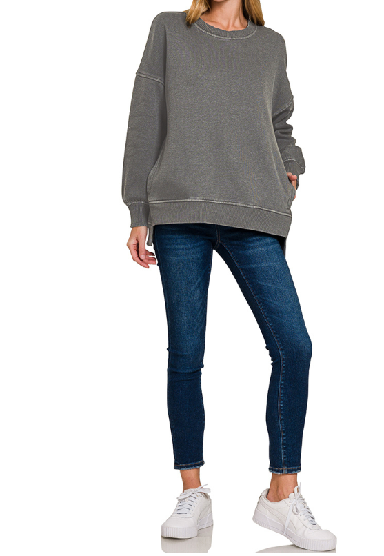 Pigment dyed fleece sweatshirt with pockets