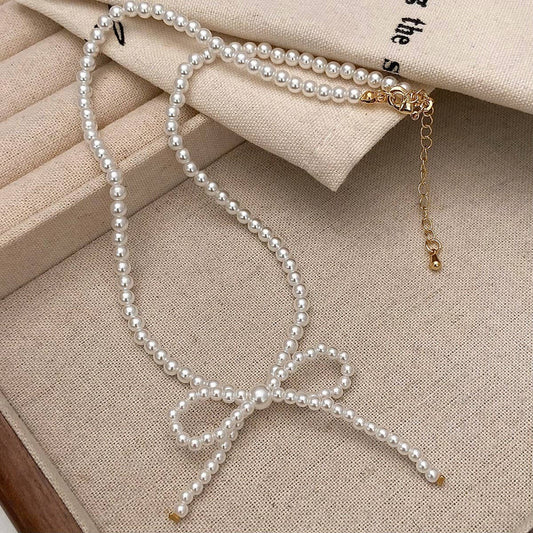 RETRO BOW PEARL NECKLACE